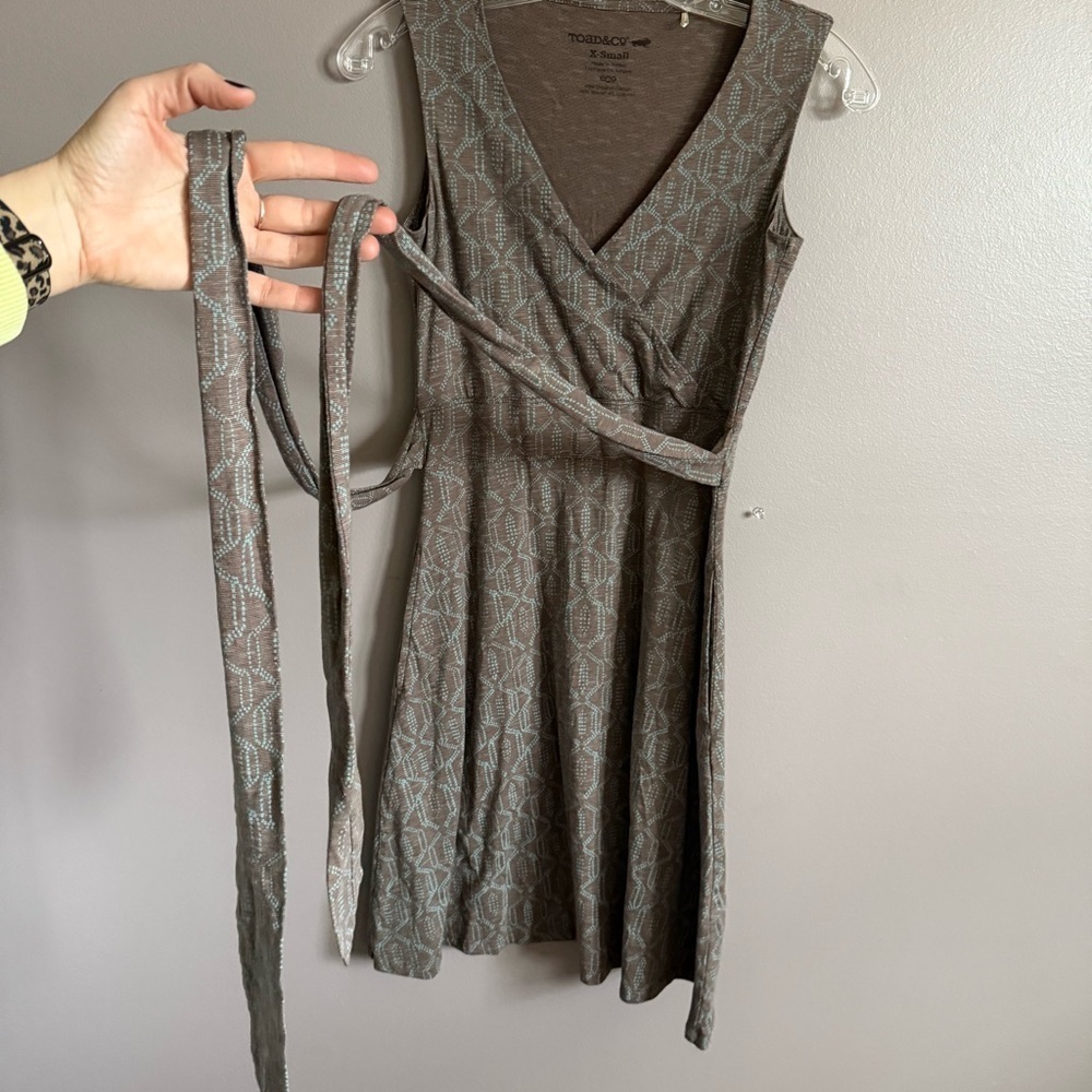 Toad & Co Cue Wrap Sleeveless Dress Falcon Brown Batik Dot Print Size XS - Picture 3 of 7